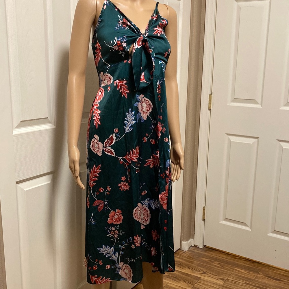 Women’s Floral Dress Medium